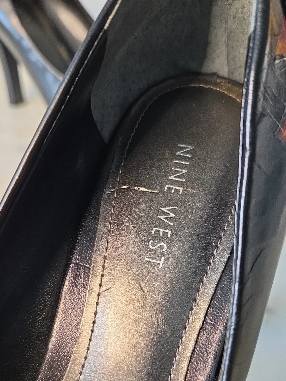 Nine West Black Pumps with Red and Orange Flame Design Sz 9.5 🔥